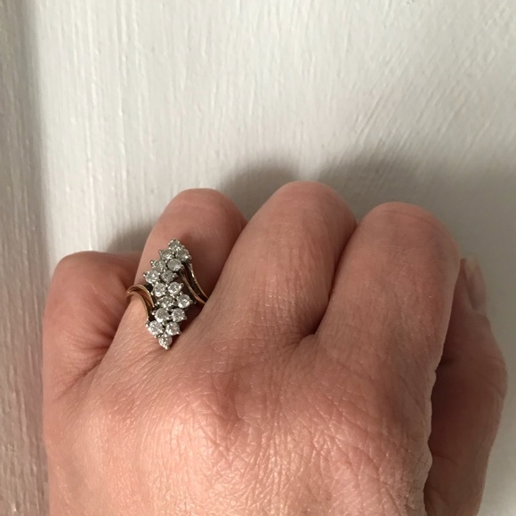 💍💍💍Beautiful Diamond Cluster Ring - Picture 5 of 7
